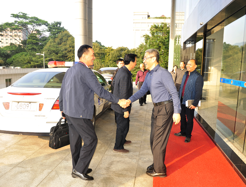 省院检委会专职委员张平坦率队到我院