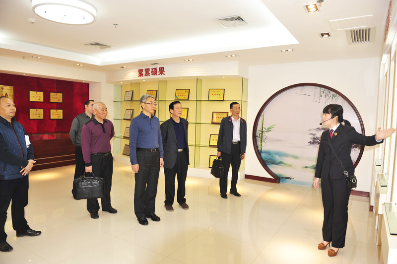 省院检委会专职委员张平坦率队到我院